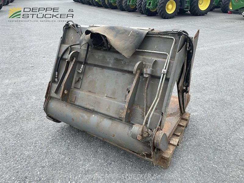 Futterverteilschaufel mit Weidemannaufnahme