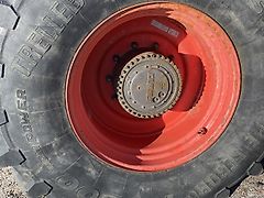 Claas Xerion 3300 Trac - Opony 650/85 R38 TRELLEBORG (Części zamienne)