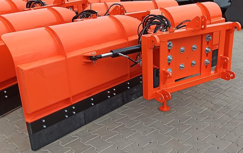 Schneepflug / Schneeschild hydraulisch – von 2,10 m bis 3,00 m erhältlich