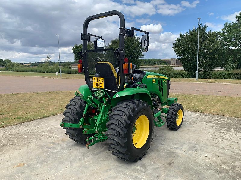 John Deere 3046R ROPS I