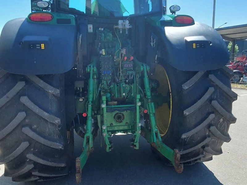 John Deere 6215R