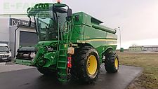John Deere s670 4wd + macdon fd75