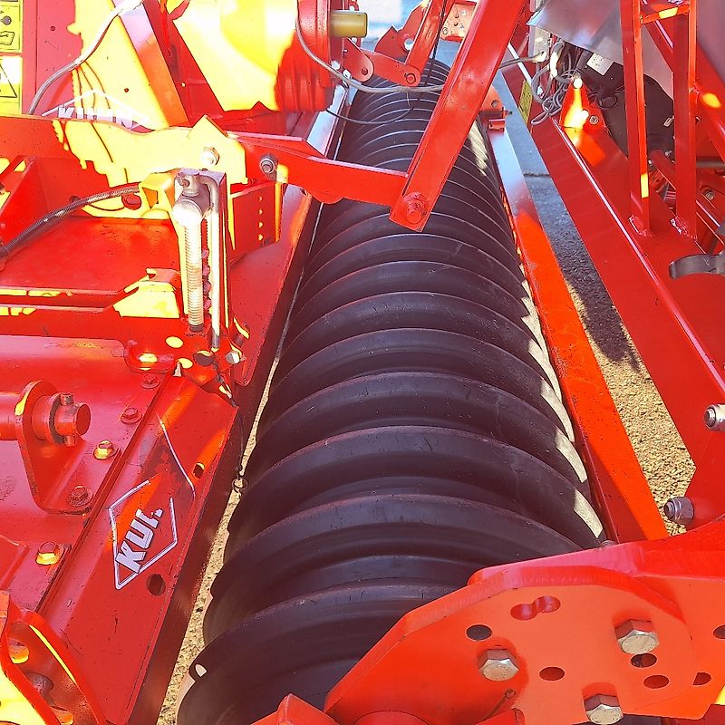 Kuhn Integra 3003 Säkombination Sämaschine mit Kuhn Kreiselegge HR 3004