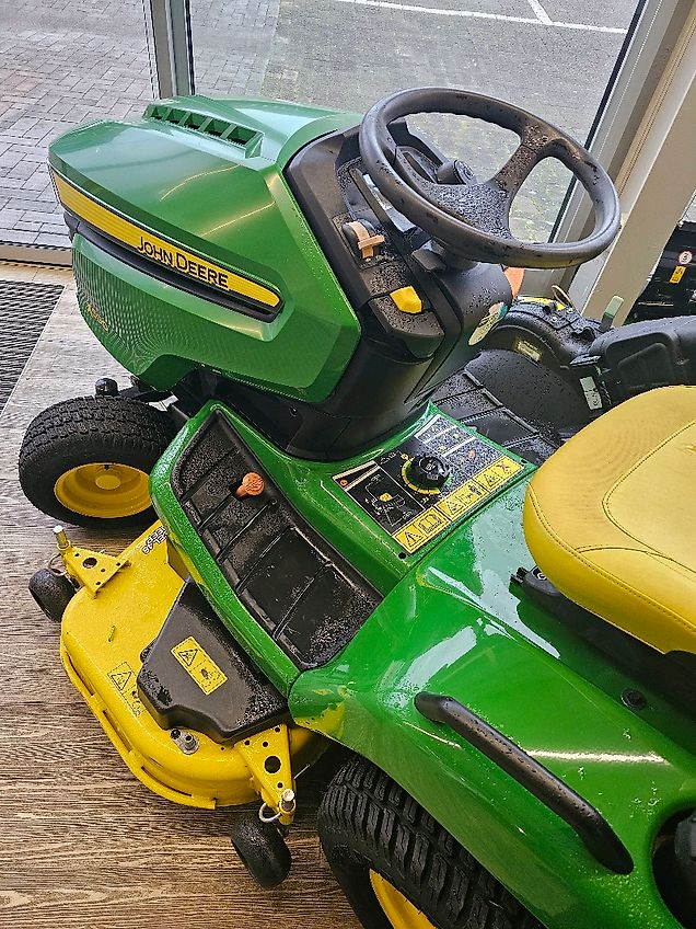John Deere X590