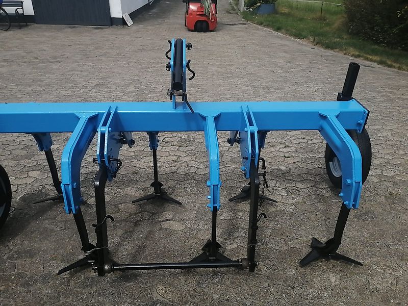 Heilers Frontgrubber 250cm Ideal zur Gülleeinarbeitung 6 Flügelstile mit 420mm breite bis zu 850mm Arbeitstiefe möglich Frontanbau Heckanbau Gummistützräder 600mm über Lochschiene Tiefeneinstellung Flügelschargrubber