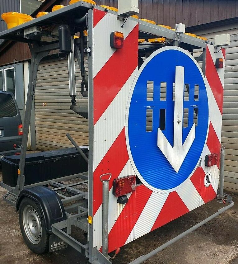 Nissen LED Absperrtafel vz 616 GPS Verkehrsleittafel horizont