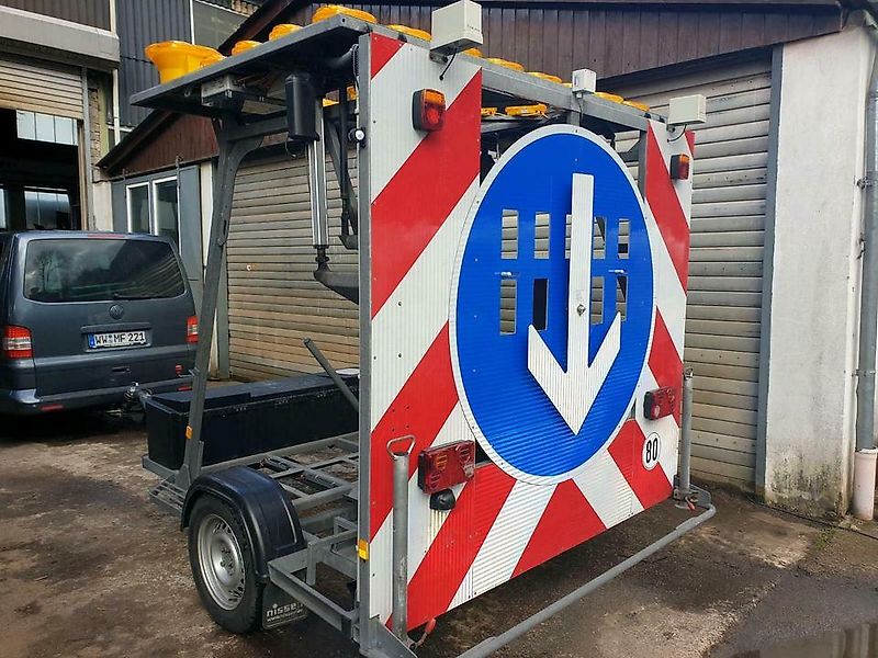 Nissen Absperrtafel Sperrwand Verkehrleitanhänger VZ 616 unimog