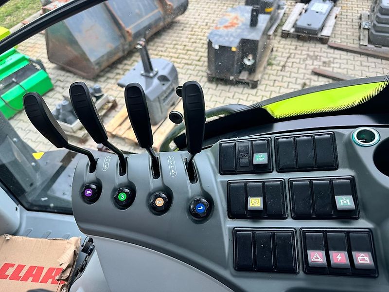 Claas Axion 830