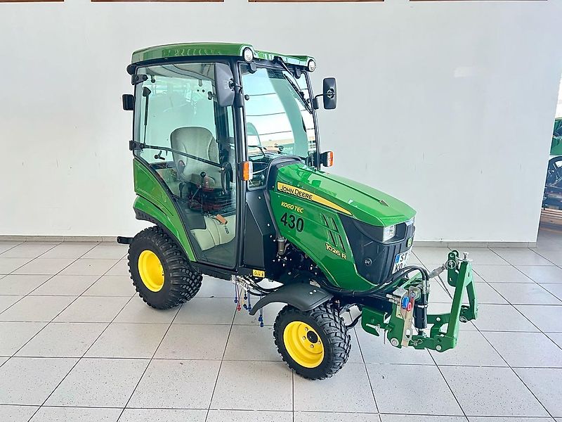 John Deere 1026R