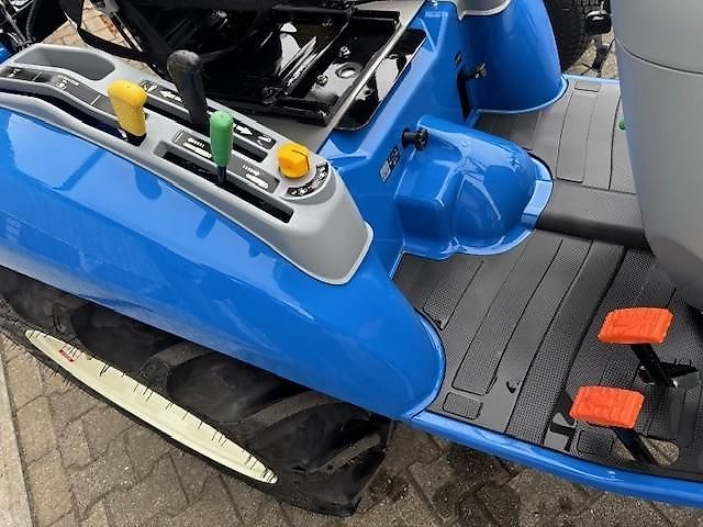 New Holland BOOMER 25 HST