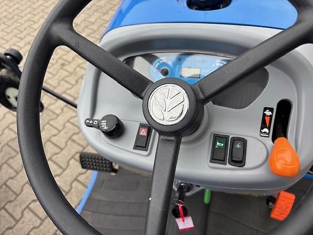 New Holland BOOMER 25 HST