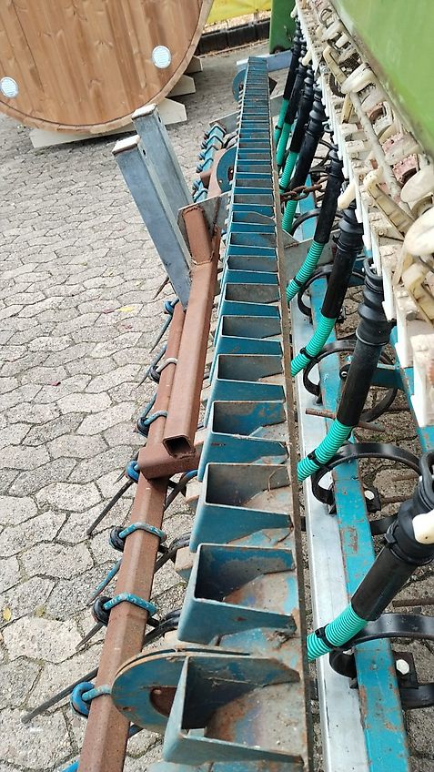 Köckerling Kombimat 300 Reihenabstand 30 cm 10 Reihig Saatkasten Amazone Modell D9 30 Reihen auf 3m Drilleinheit