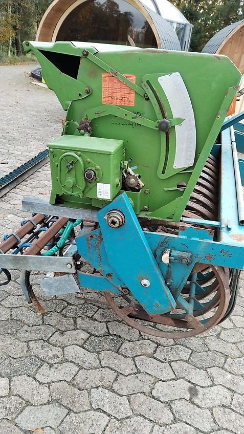 Köckerling Kombimat 300 Reihenabstand 30 cm 10 Reihig Saatkasten Amazone Modell D9 30 Reihen auf 3m Drilleinheit