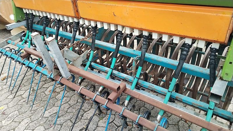 Köckerling Kombimat 300 Reihenabstand 30 cm 10 Reihig Saatkasten Amazone Modell D9 30 Reihen auf 3m Drilleinheit