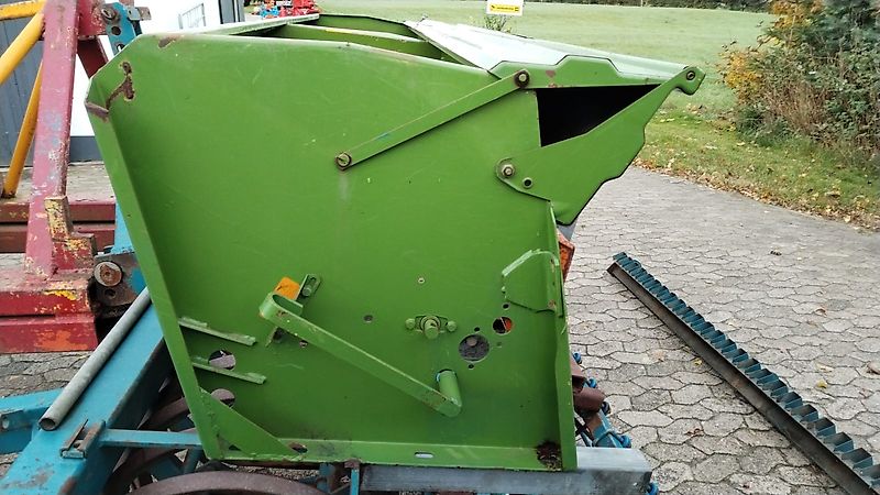 Köckerling Kombimat 300 Reihenabstand 30 cm 10 Reihig Saatkasten Amazone Modell D9 30 Reihen auf 3m Drilleinheit