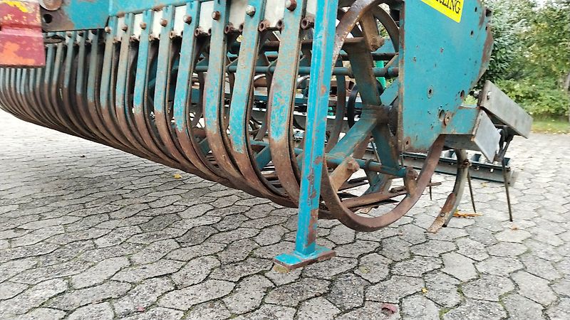 Köckerling Kombimat 300 Reihenabstand 30 cm 10 Reihig Saatkasten Amazone Modell D9 30 Reihen auf 3m Drilleinheit