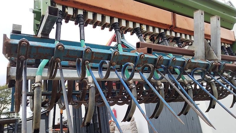 Köckerling Kombimat 300 Reihenabstand 30 cm 10 Reihig Saatkasten Amazone Modell D9 30 Reihen auf 3m Drilleinheit