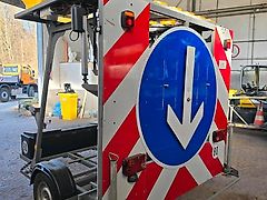 Nissen FAT LED Absperrtafel VZ616 Verkehrssicherungsanhänger Arbis Verkehrsleittafel Verkehrsleitanhänger Horizont GPS