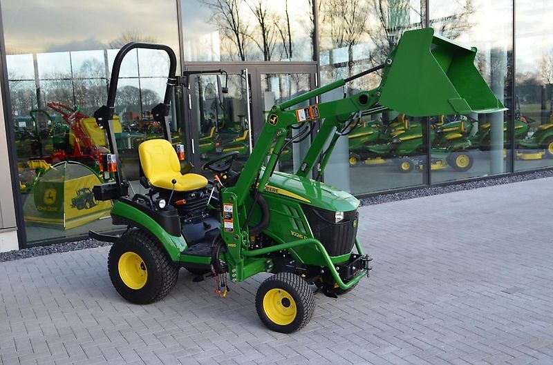 John Deere 1026R